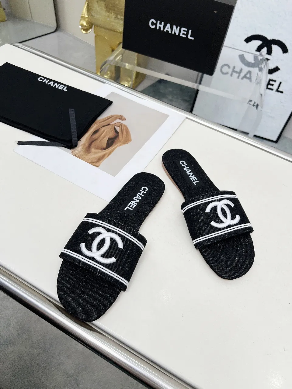 👟👟Ex-factory price 400👟👟 Genuine leather sole +30 chanel Chanel 2025 new slippers🔥🔥 Official website counter, fabric sheepskin, lining sheepskin, foot pad goatskin, 3 colors optional, 35-42 sizes Genuine leather sole +30